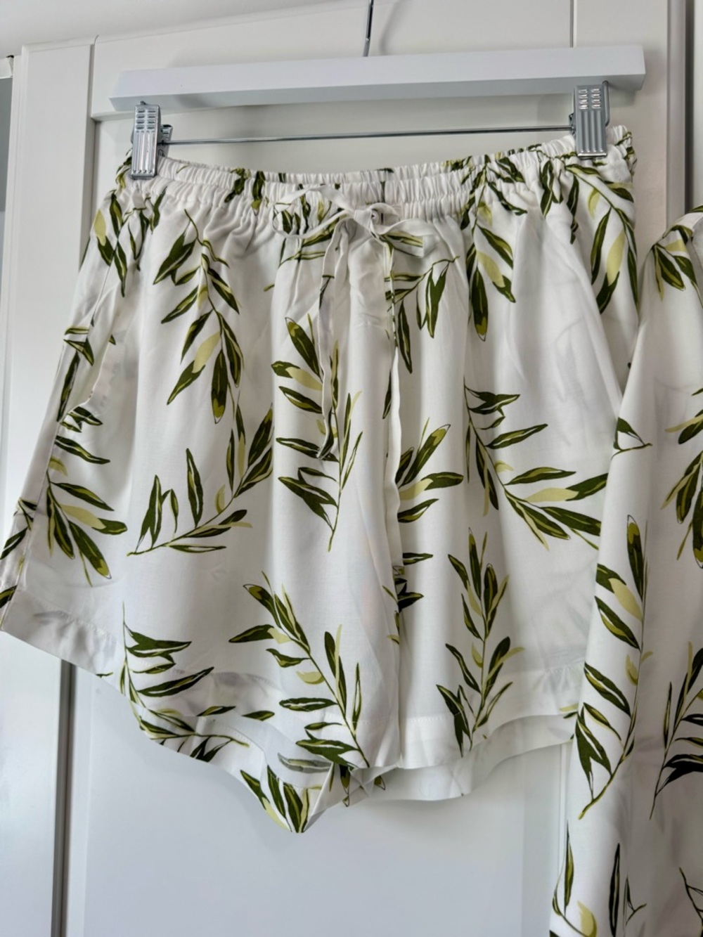 Piyama Maggie Cream Leaf-Print Button-Front Pajama Set Small NWT - Picture 4 of 9